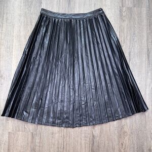 Monteau Black A-Line Leather Like Pleated Skirt - Brand NWT - Size Large